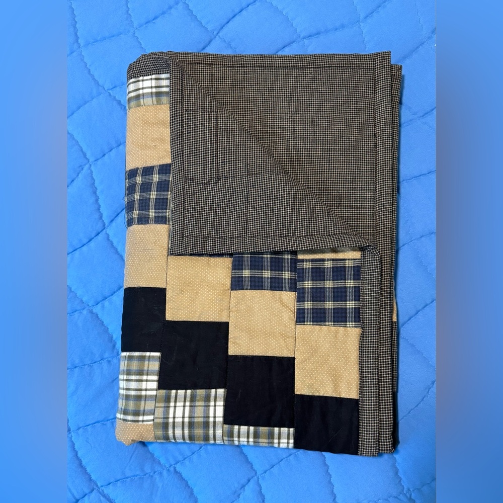 Handmade Bed Runner/Lap Quilt - Picture 4 of 5
